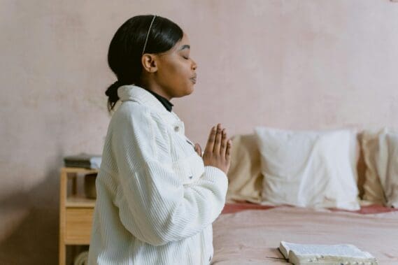 femme chrétienne, prière chrétienne guide, conseils pour prier