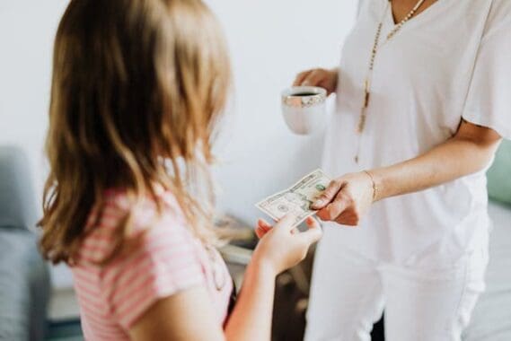 maman solo comment gérer l'argent de poche de son enfant