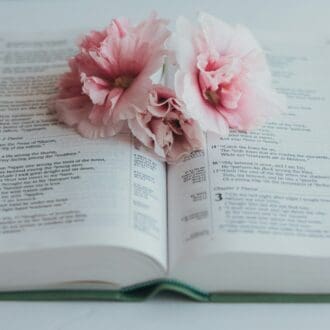 femmes chrétiennes, comment éviter les dettes selon la Bible