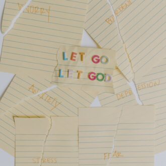 comment rester en paix lors des épreuves, chloé wkr , coach chrétienne budgétaire